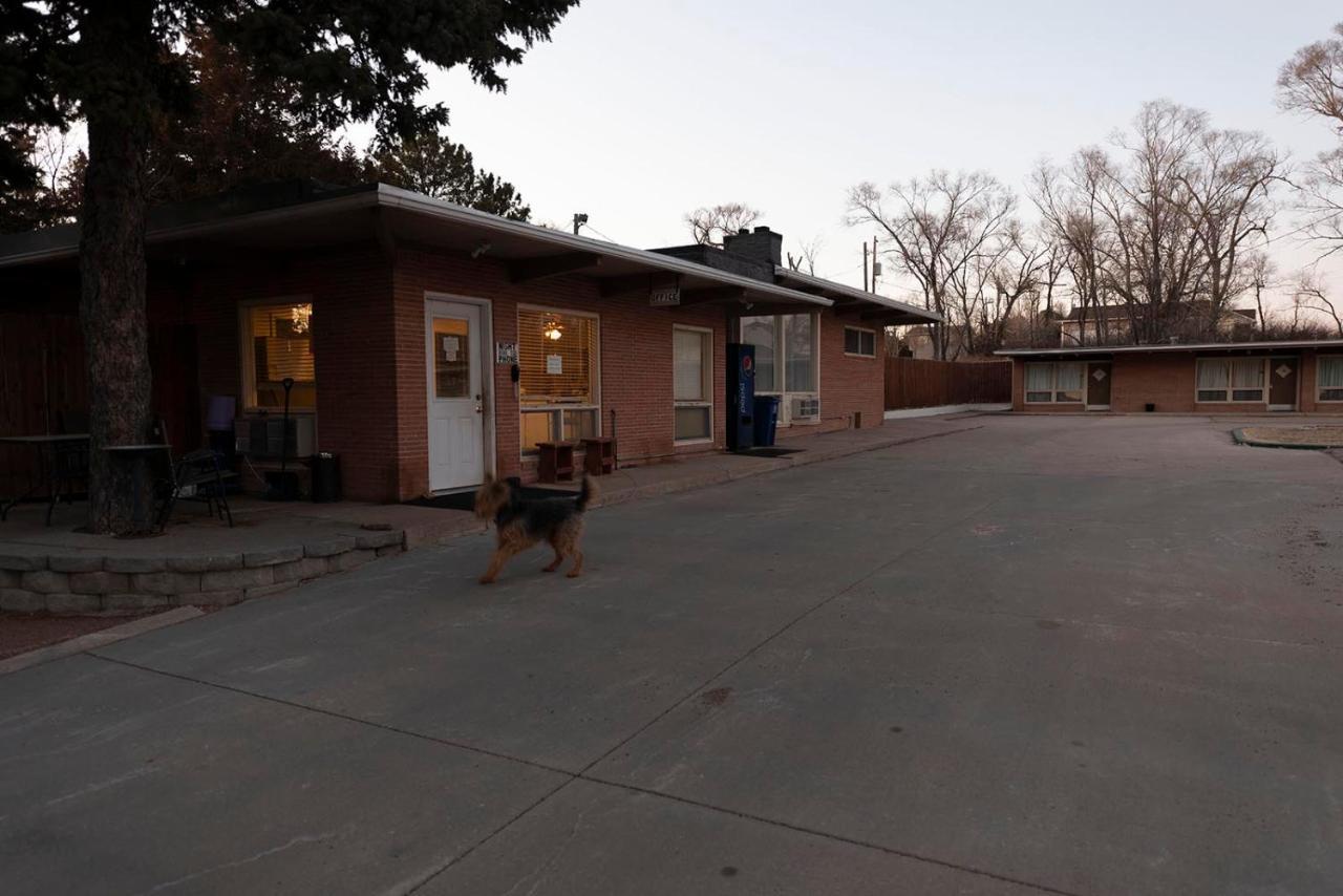 Cedar Inn McCook Exterior photo
