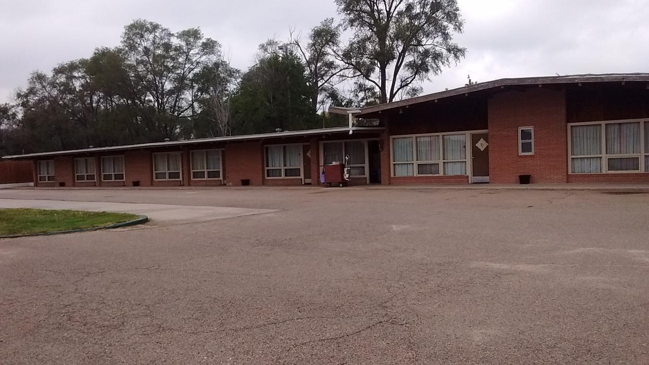 Cedar Inn McCook Exterior photo